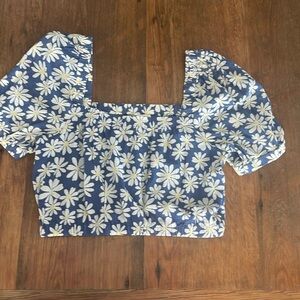 American Eagle Women’s Floral Top Size Medium